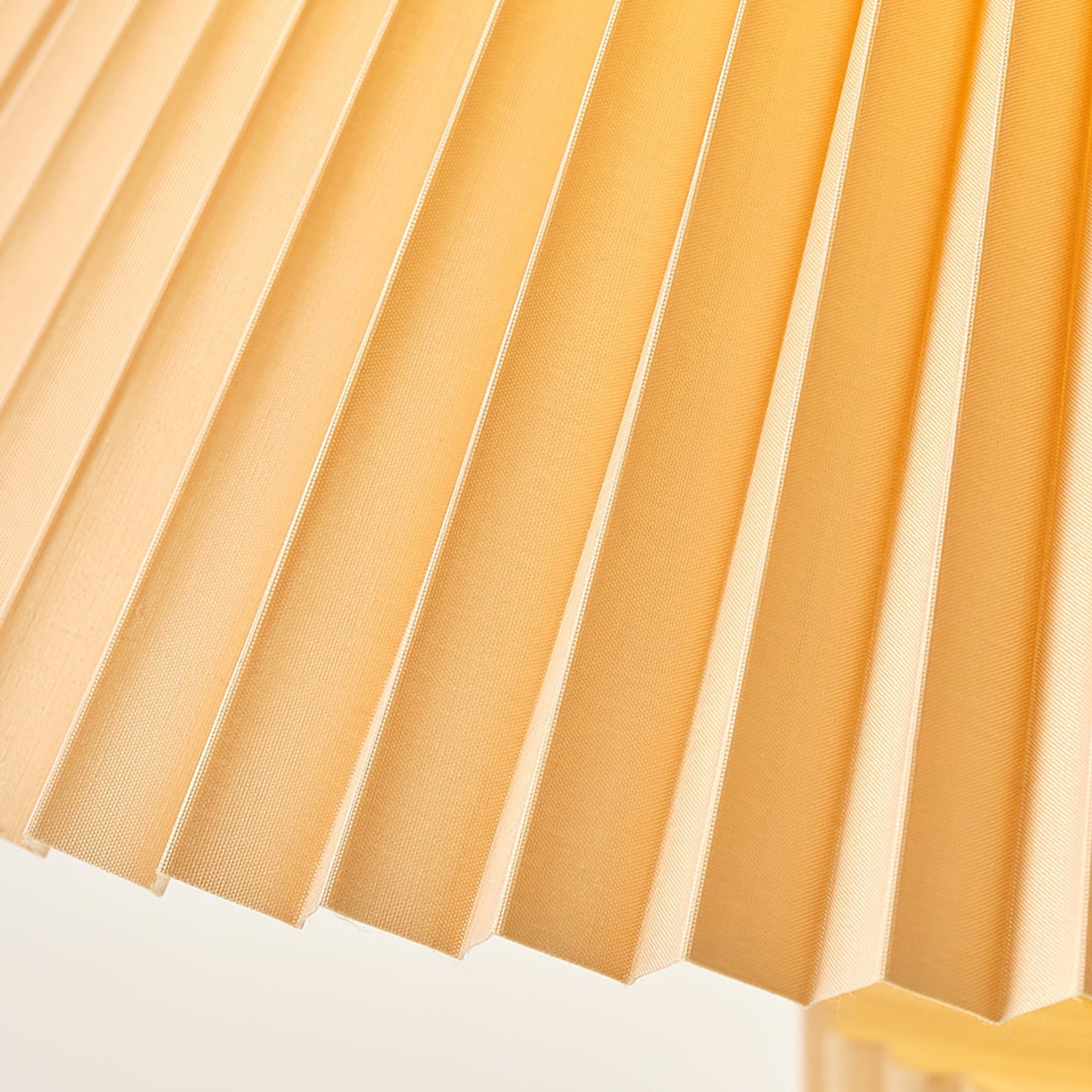 LumaNora - Lampe de Table Élégante