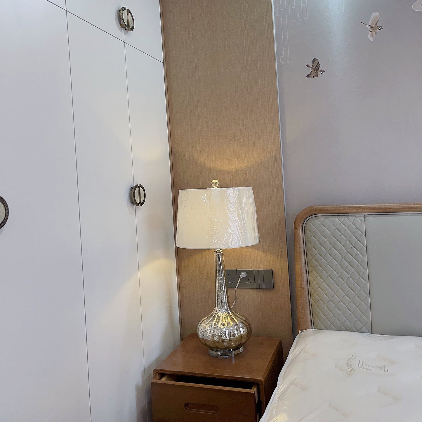 PureGlow – Refined Ceramic Table Lamp with Soft White Shade