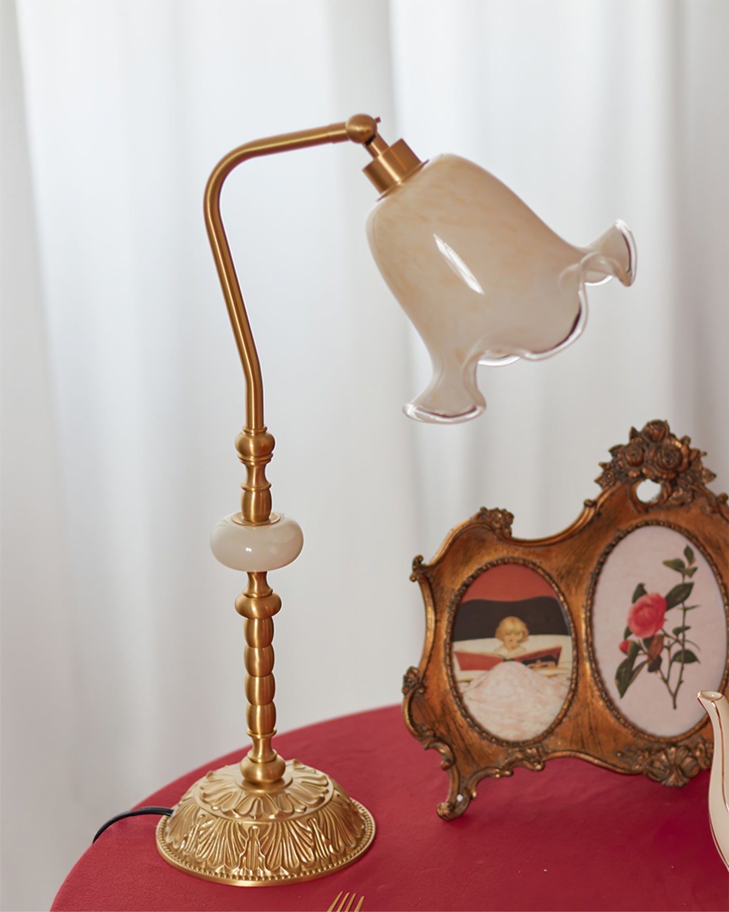 BrassAura – Vintage Floral Table Lamp