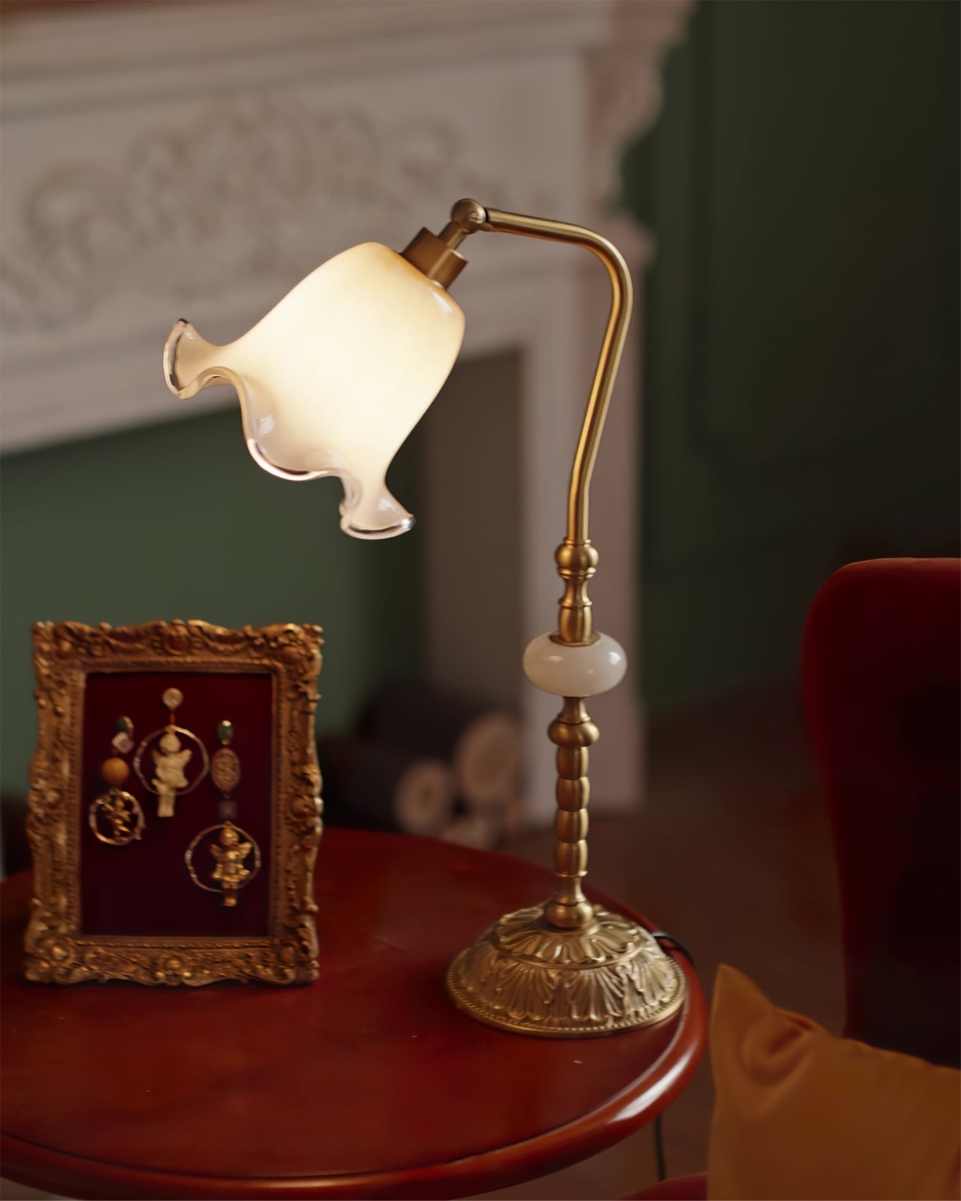 BrassAura – Vintage Floral Table Lamp