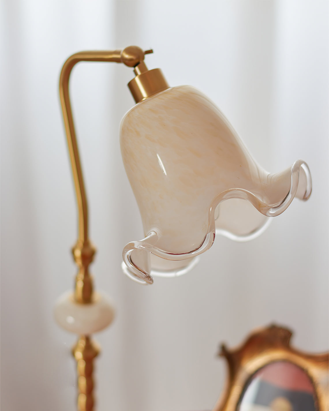 BrassAura – Vintage Floral Table Lamp