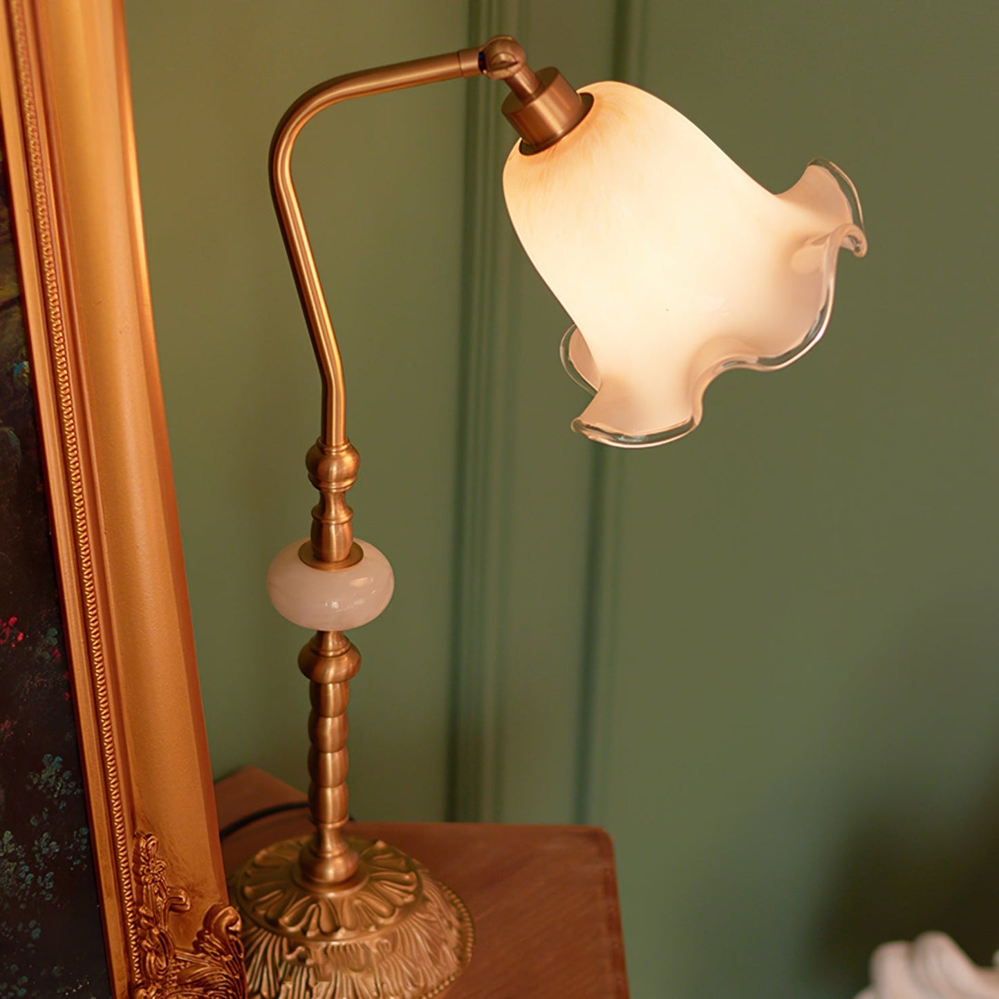 BrassAura – Vintage Floral Table Lamp