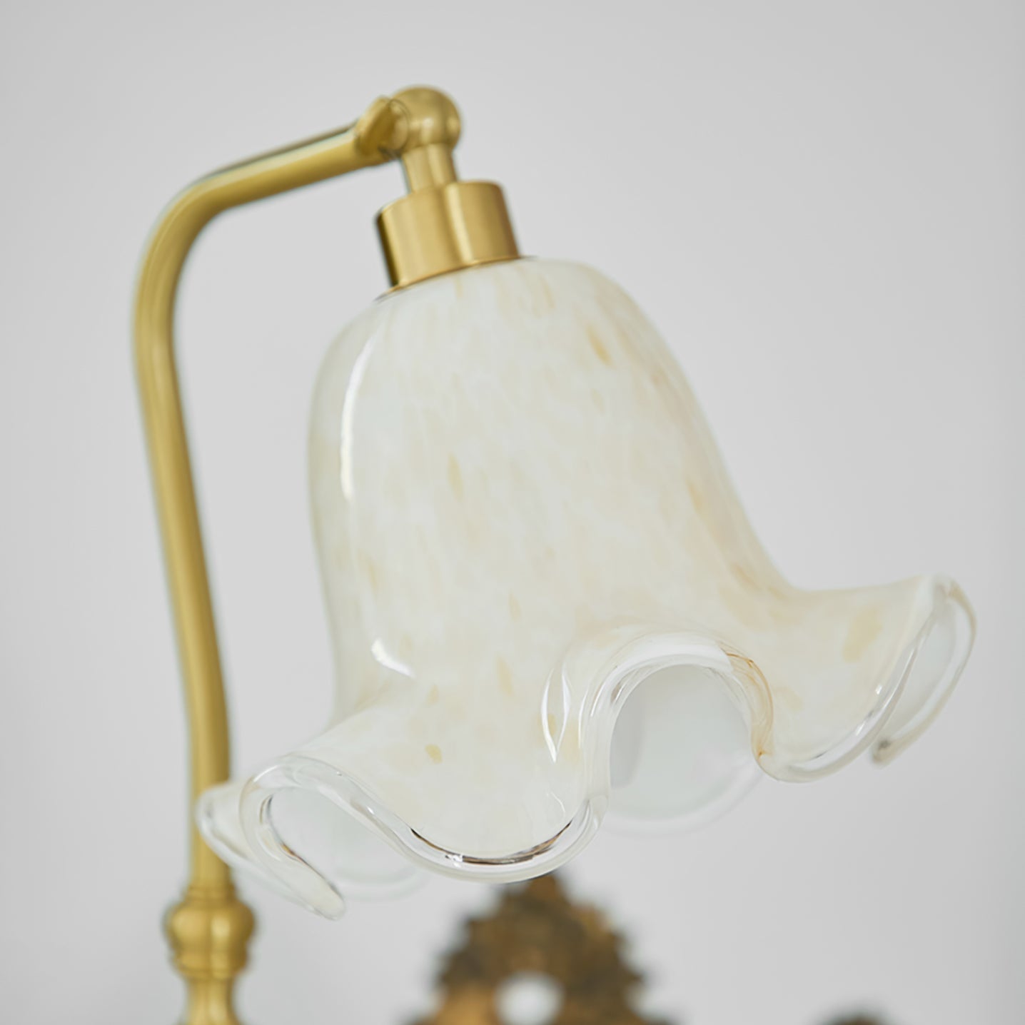 BrassAura – Vintage Floral Table Lamp