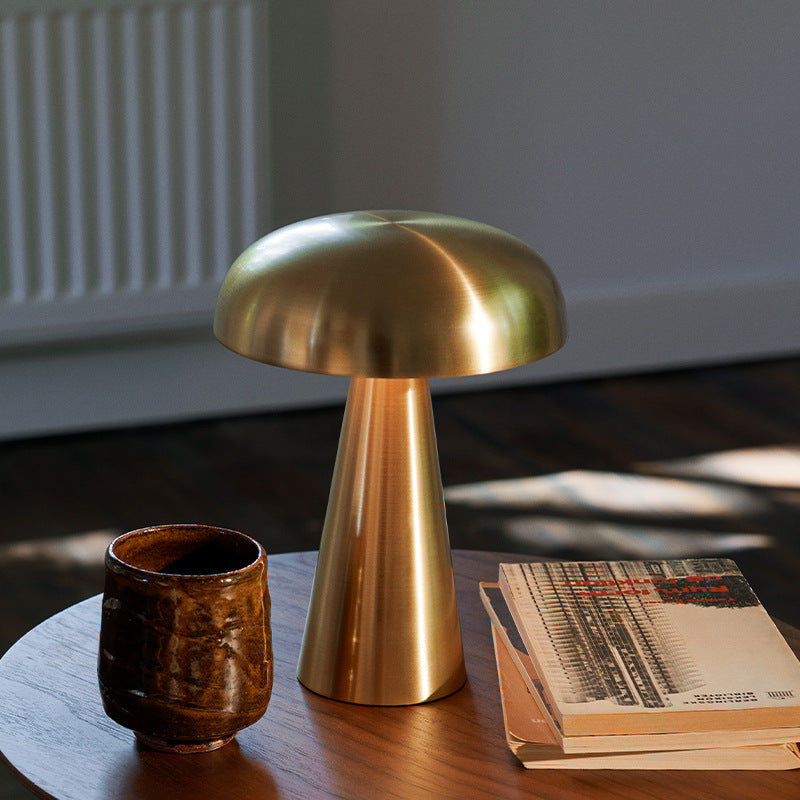 Nova's Table Lamp 3