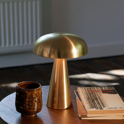 Nova's Table Lamp 3