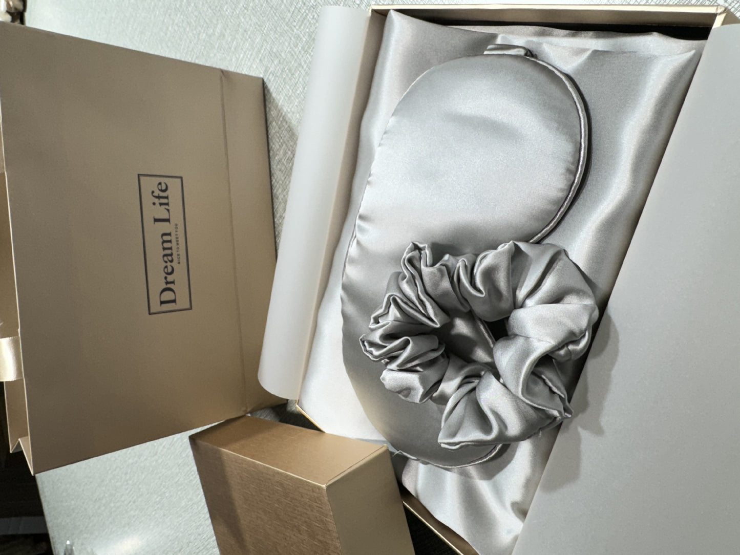 PureSilk - 4-Piece Skin-Friendly Silk Sleep Set (Hidden Zipper Pillowcase)