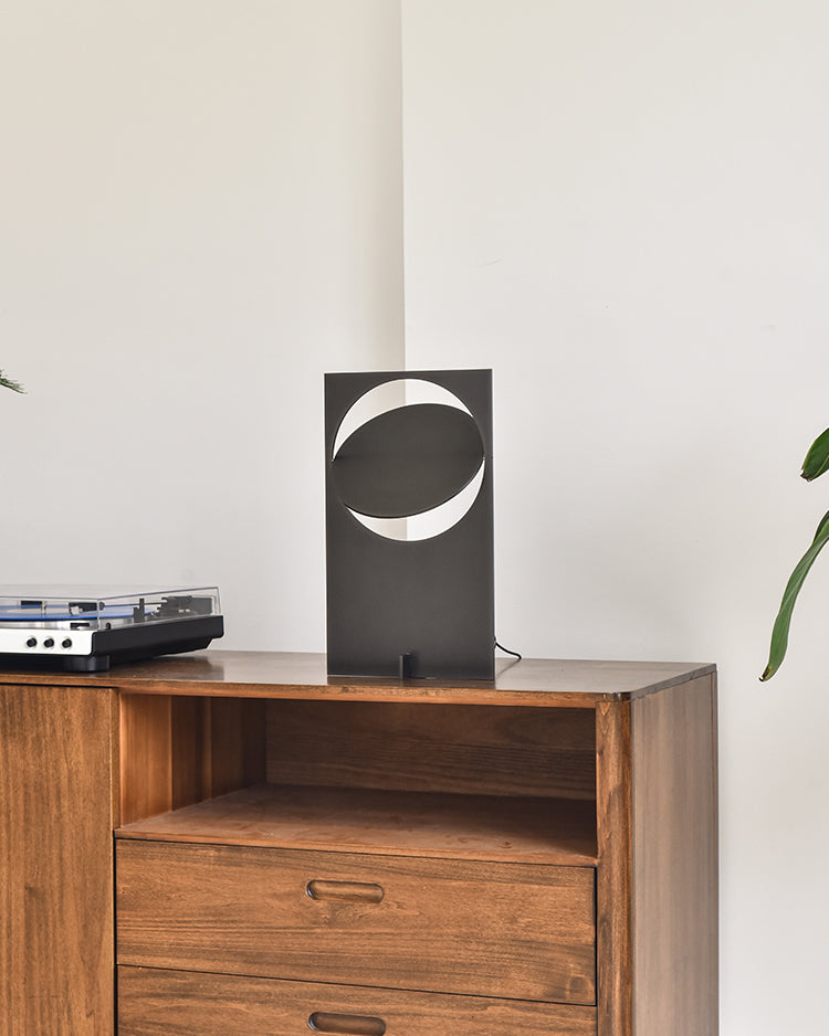 SleekShine - Minimalistische Tischlampe mit LED-Beleuchtung