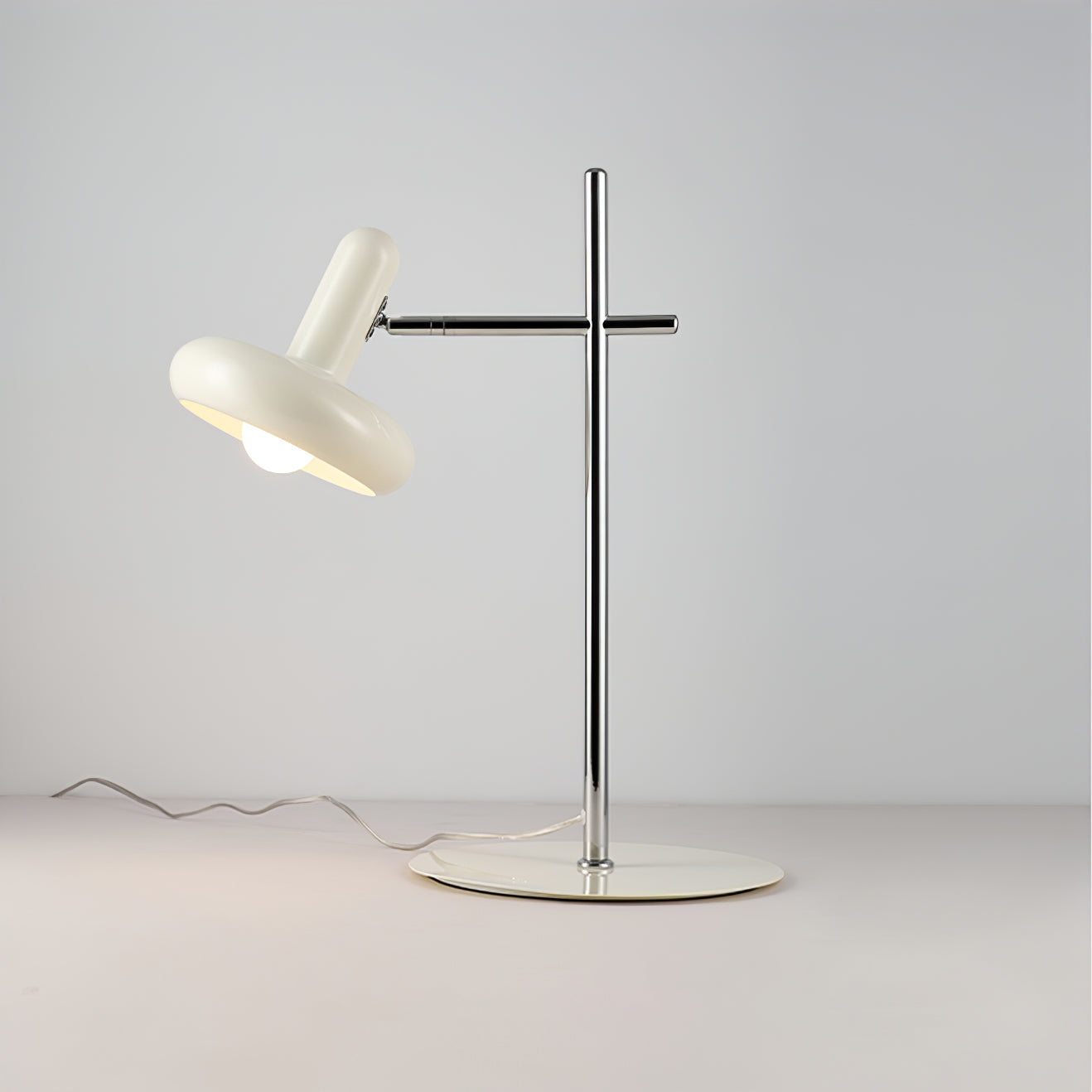 LuxeOptima - Elegant Table Lamp with Classic Design and Soft Glow