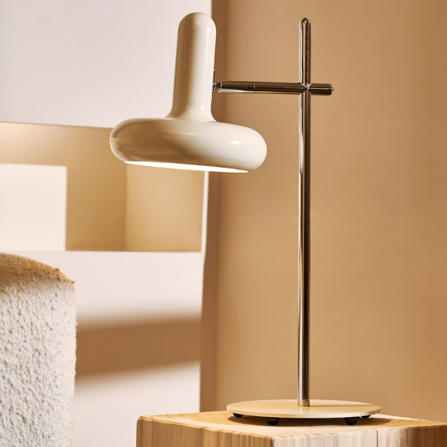 LuxeOptima - Elegant Table Lamp with Classic Design and Soft Glow