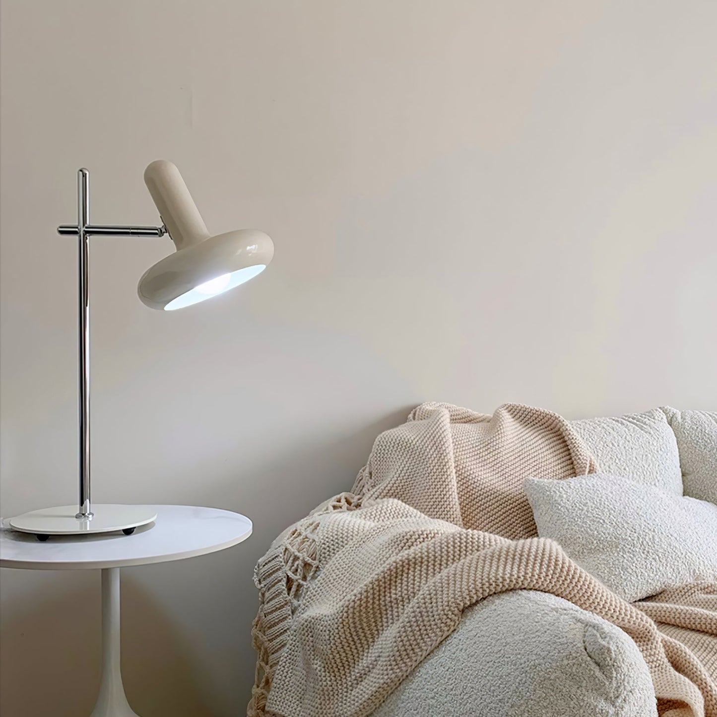 LuxeOptima - Elegant Table Lamp with Classic Design and Soft Glow