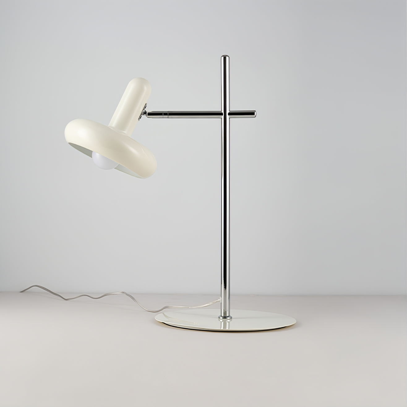 LuxeOptima - Elegant Table Lamp with Classic Design and Soft Glow
