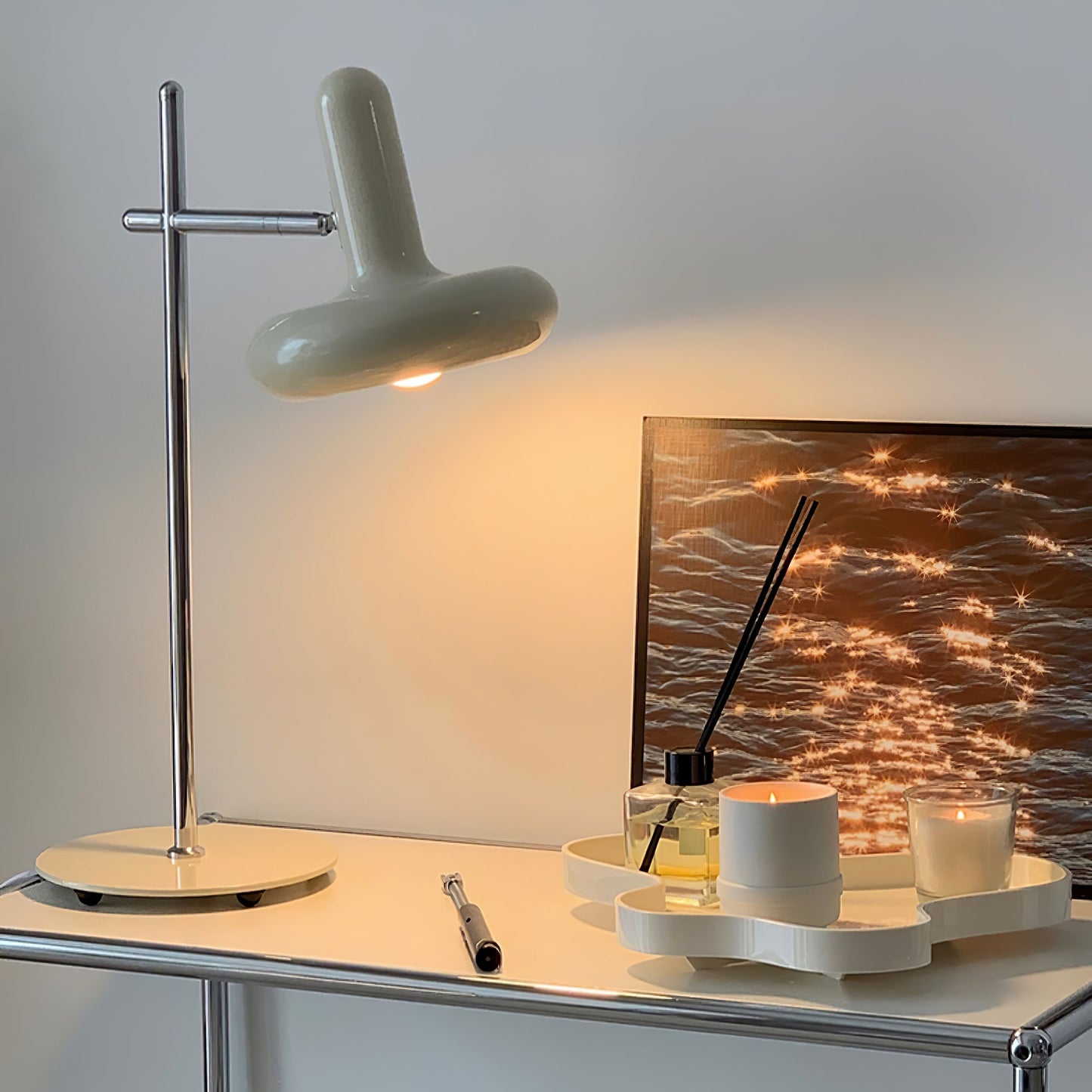 LuxeOptima - Elegant Table Lamp with Classic Design and Soft Glow