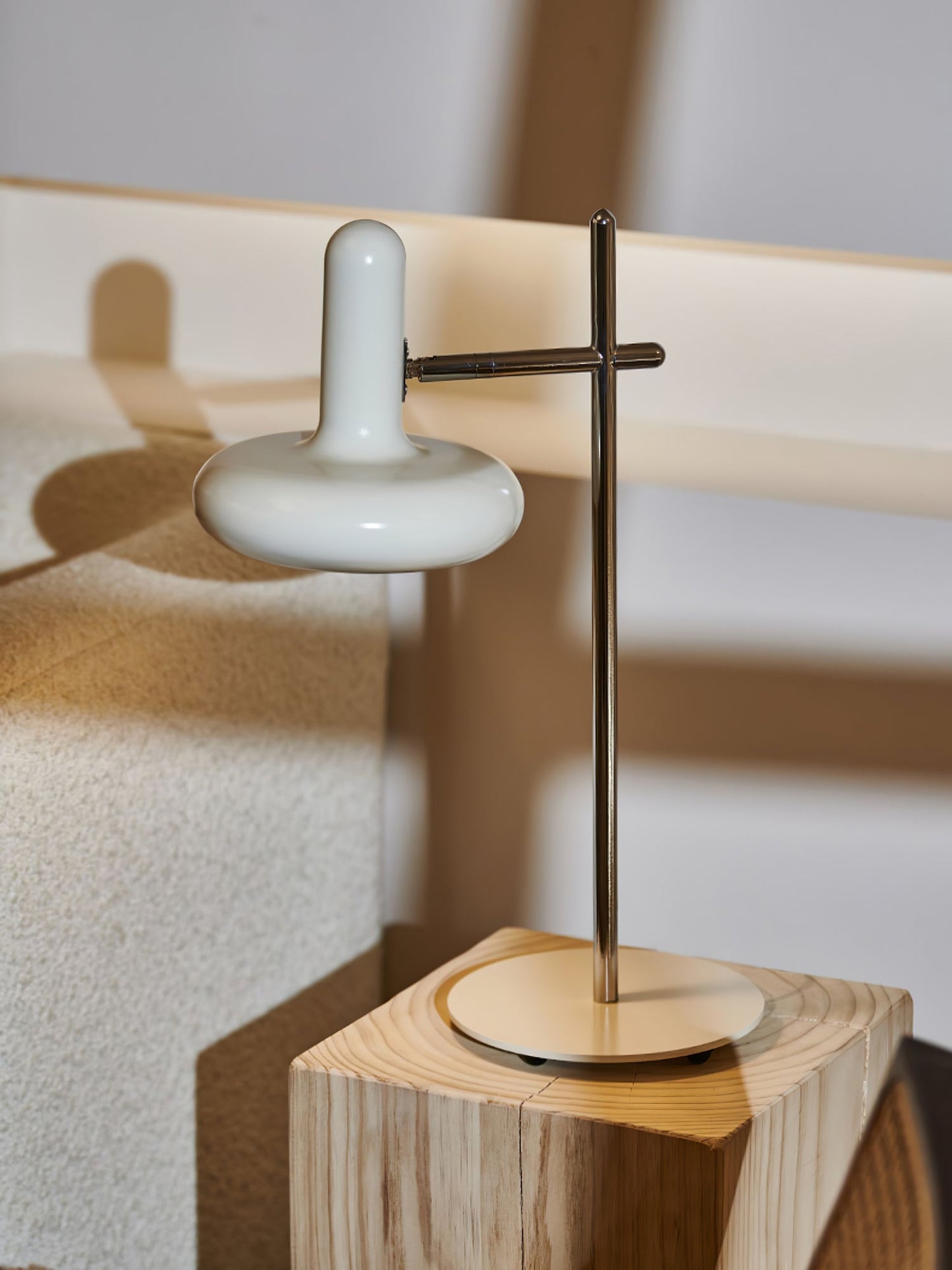 LuxeOptima - Elegant Table Lamp with Classic Design and Soft Glow