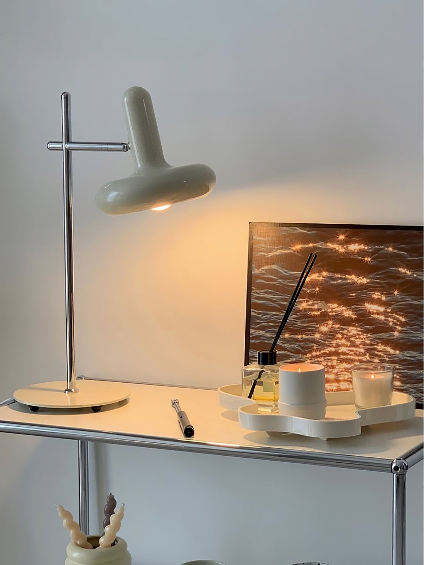 LuxeOptima - Elegant Table Lamp with Classic Design and Soft Glow