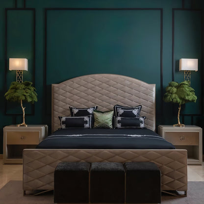 FeatherGlam – Luxuriöse Tischlampe