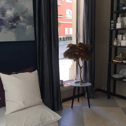 FeatherGlam – Luxuriöse Tischlampe