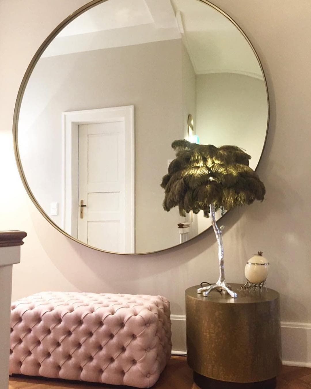 FeatherGlam – Luxuriöse Tischlampe