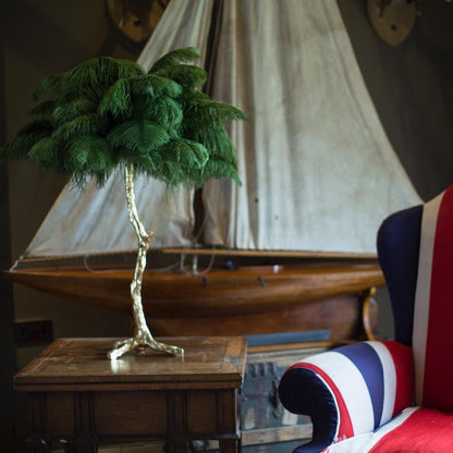 FeatherGlam – Luxuriöse Tischlampe