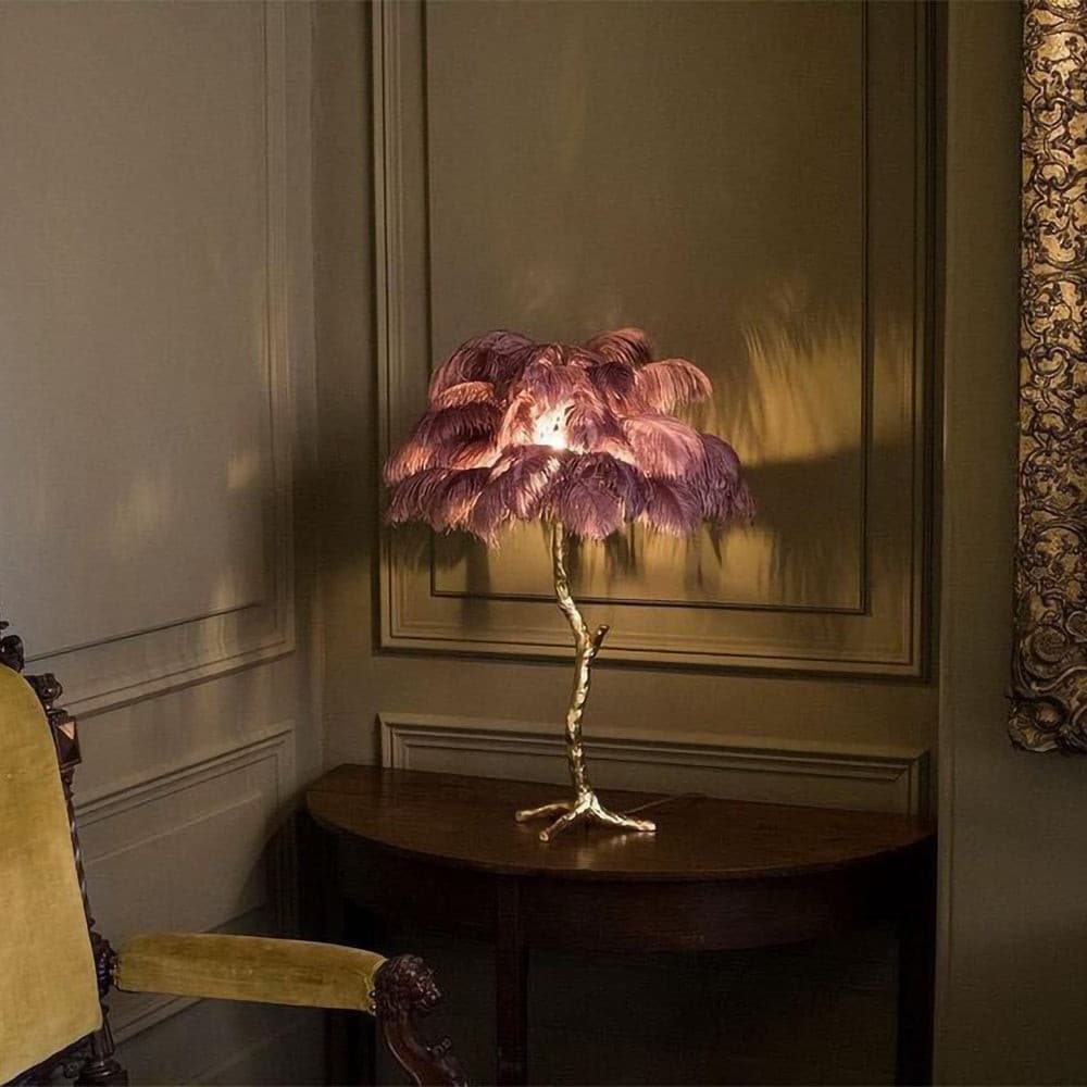 FeatherGlam – Luxuriöse Tischlampe