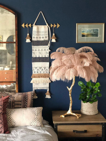 FeatherGlam – Luxuriöse Tischlampe