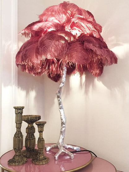 FeatherGlam – Luxuriöse Tischlampe