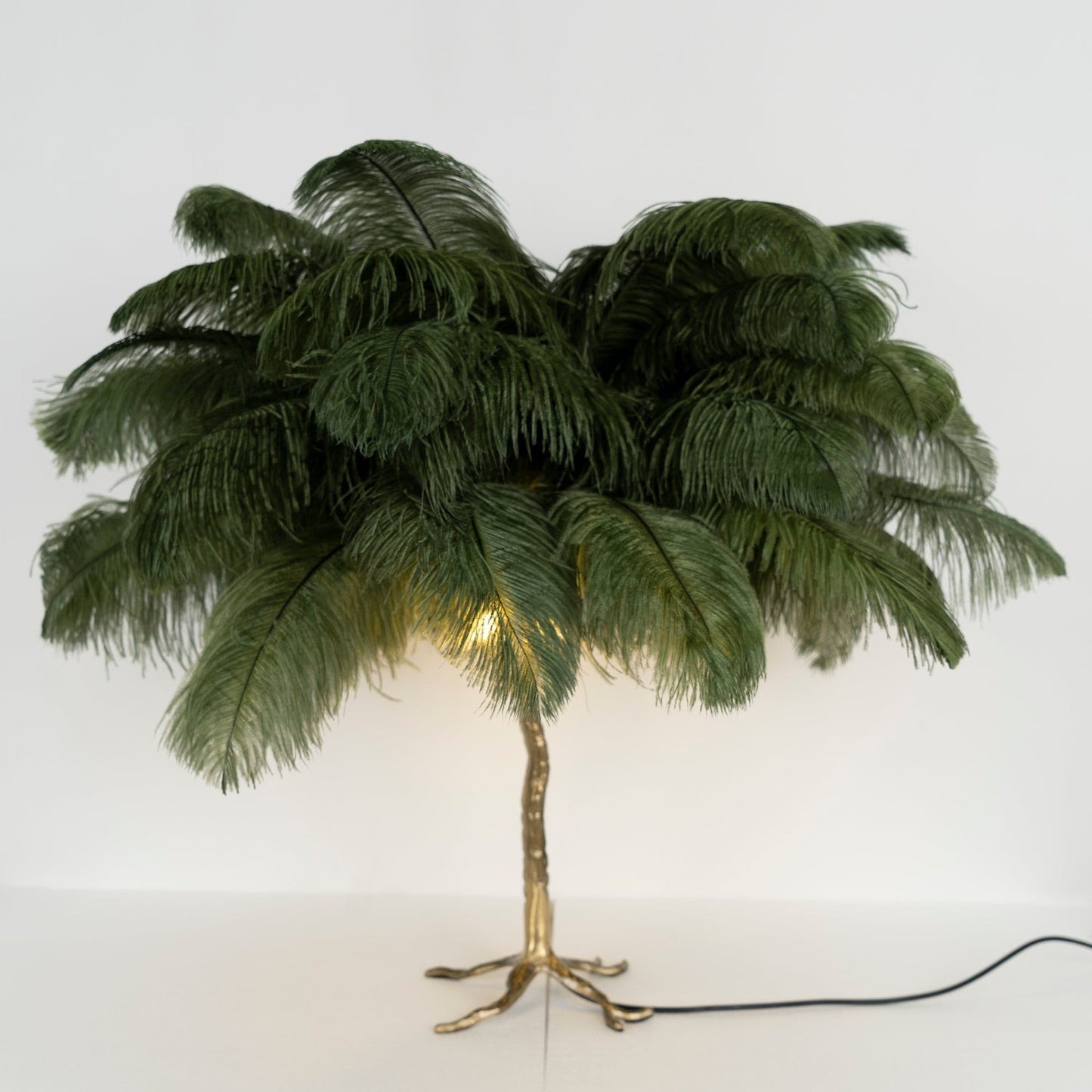 FeatherGlam – Luxuriöse Tischlampe