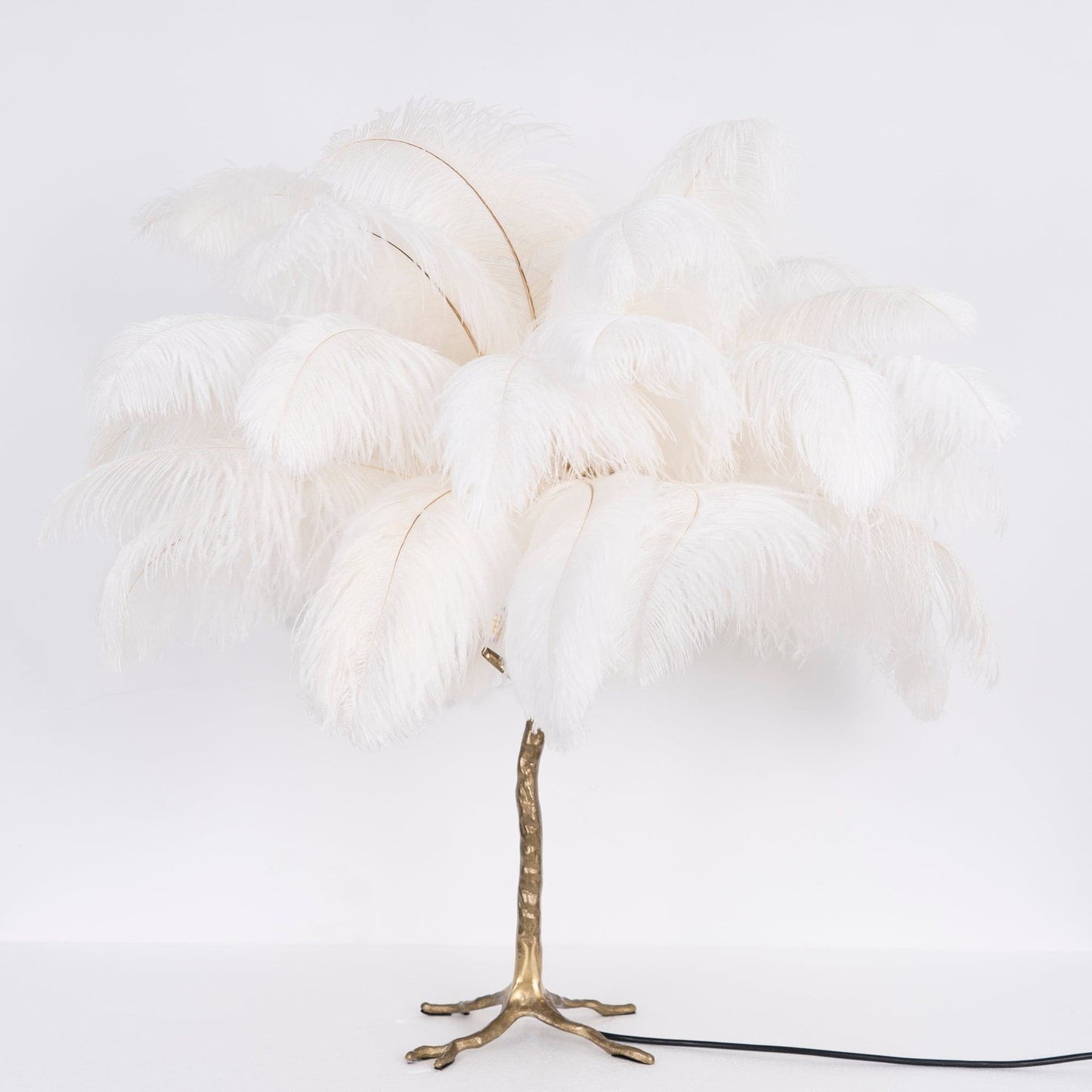 FeatherGlam – Luxuriöse Tischlampe