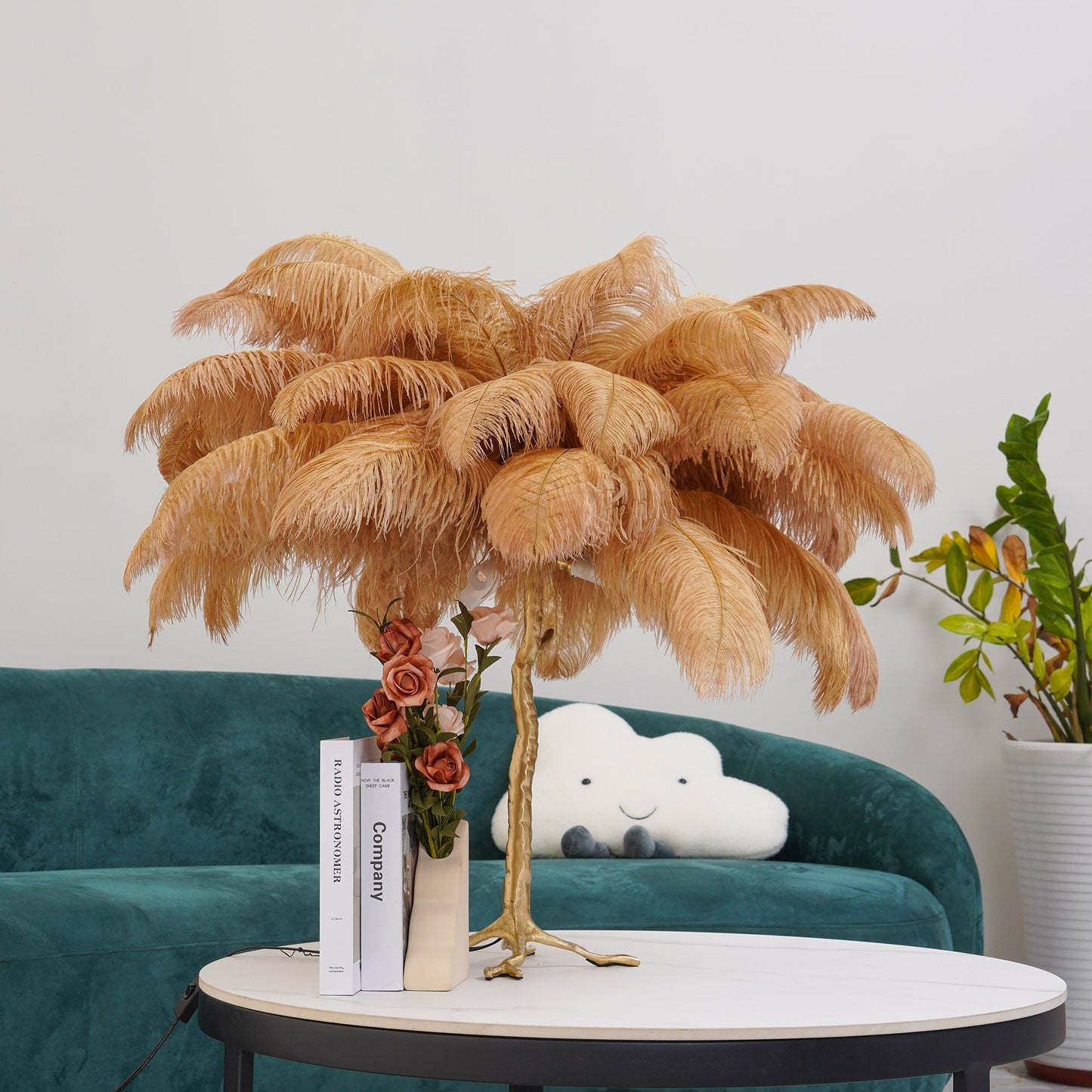 FeatherGlam – Luxuriöse Tischlampe