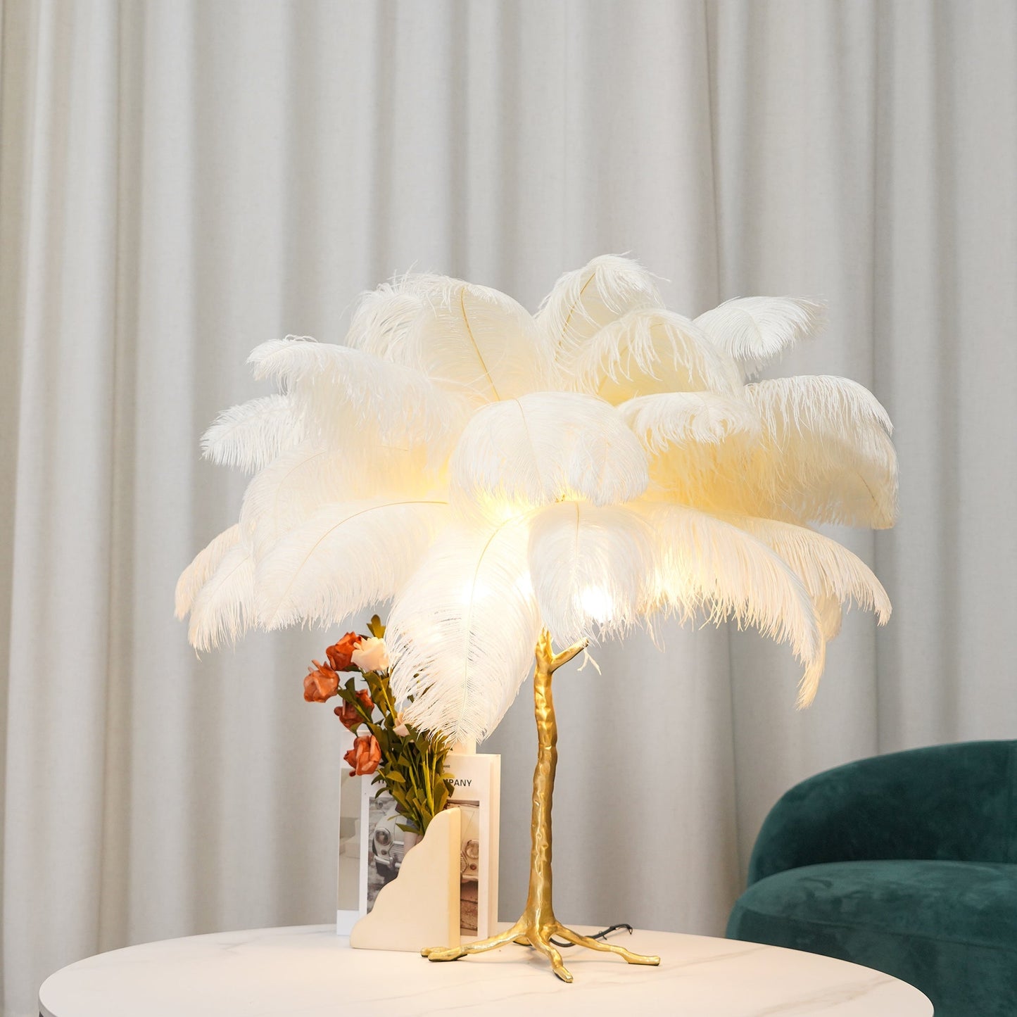 FeatherGlam – Luxuriöse Tischlampe