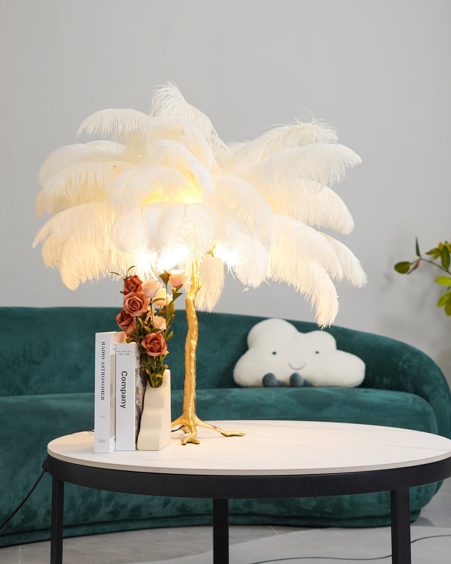 FeatherGlam – Luxuriöse Tischlampe