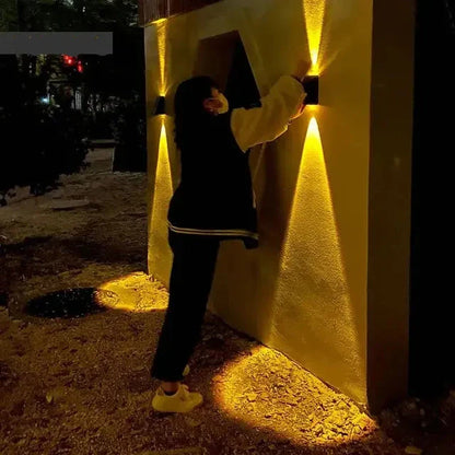 SunRay - Lampa zasilana energią słoneczną do użytku na zewnątrz