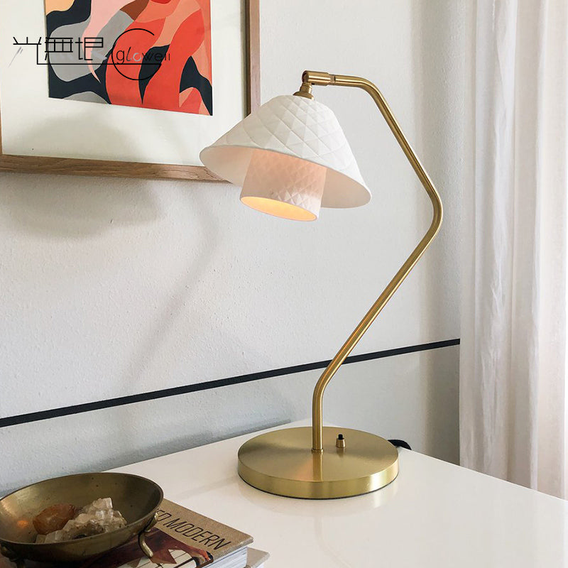 LuxeDual - Double Table Lamp with Refined Design and Soft Light Spread