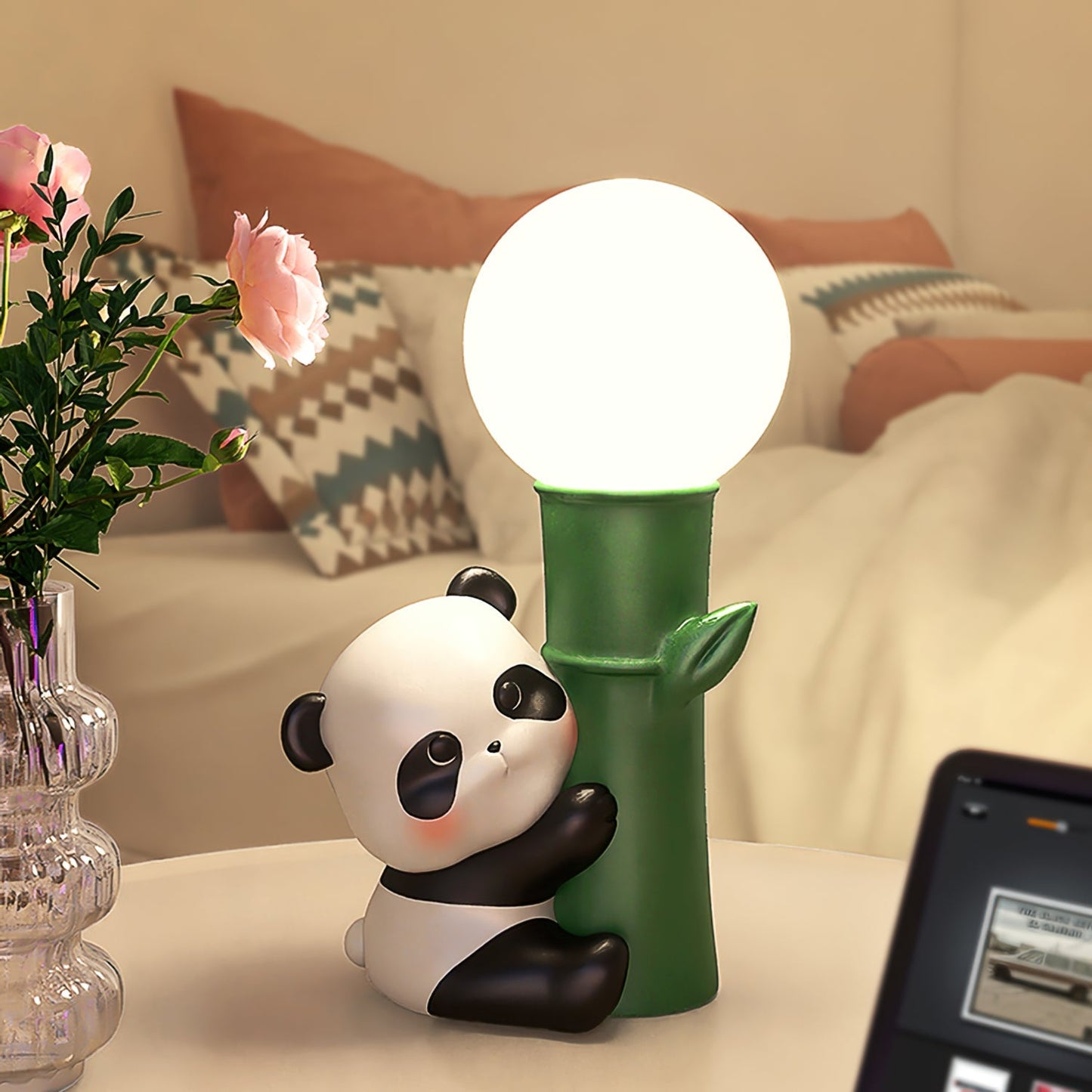 PandaBeam - Lámpara de Mesa con Detalles de Panda e Iluminación Cálida de Bambú
