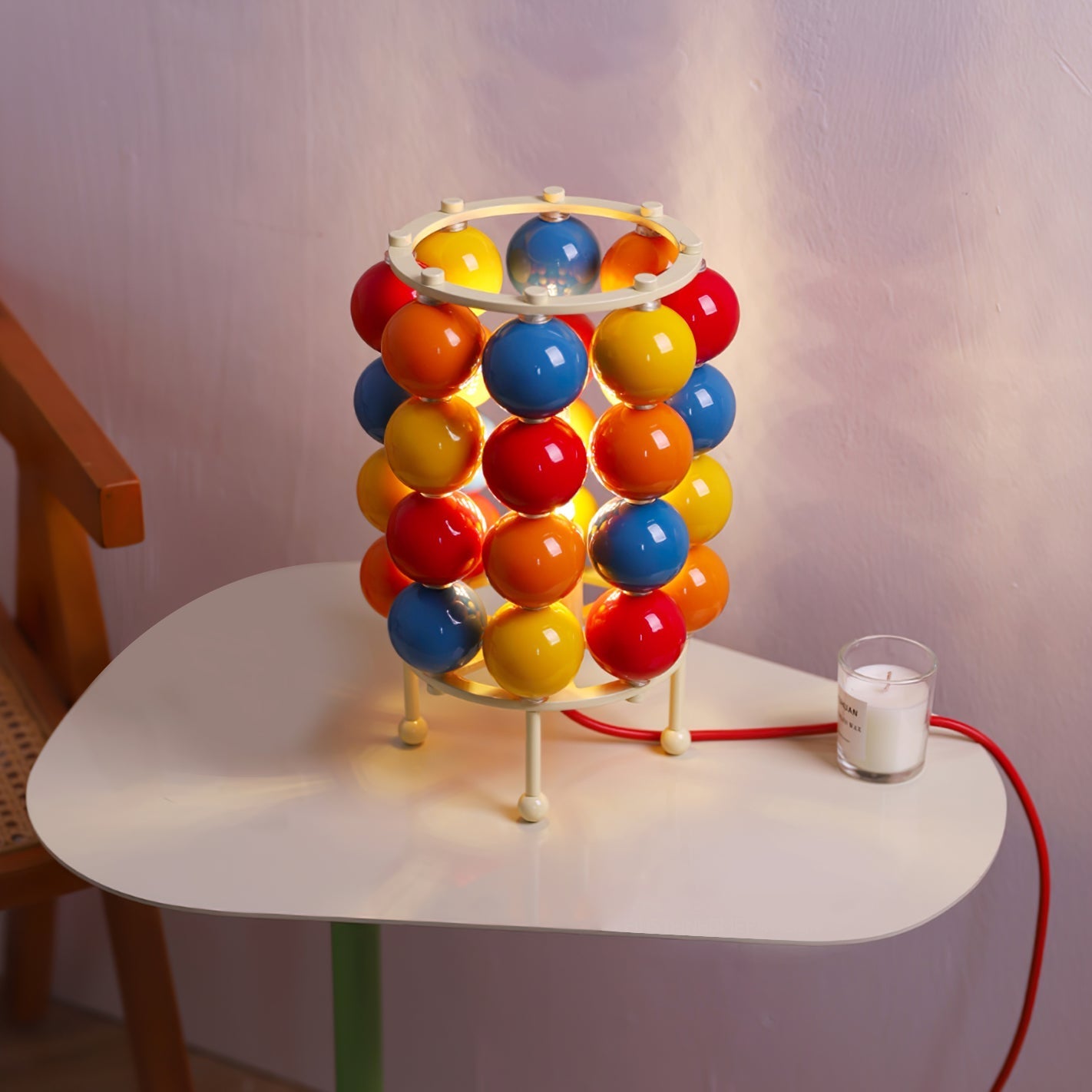 GlazeGlow - Bordlampe med skinnende kugle og blid belysning