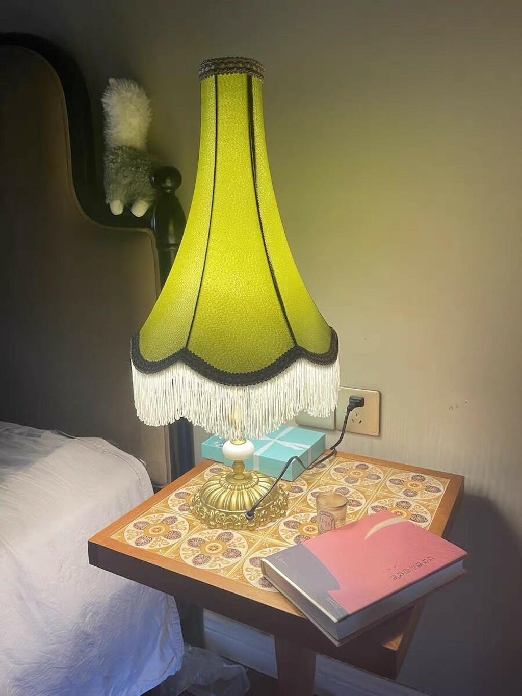 ChicGlow – Marble Footed Table Lamp with Tassel Accents