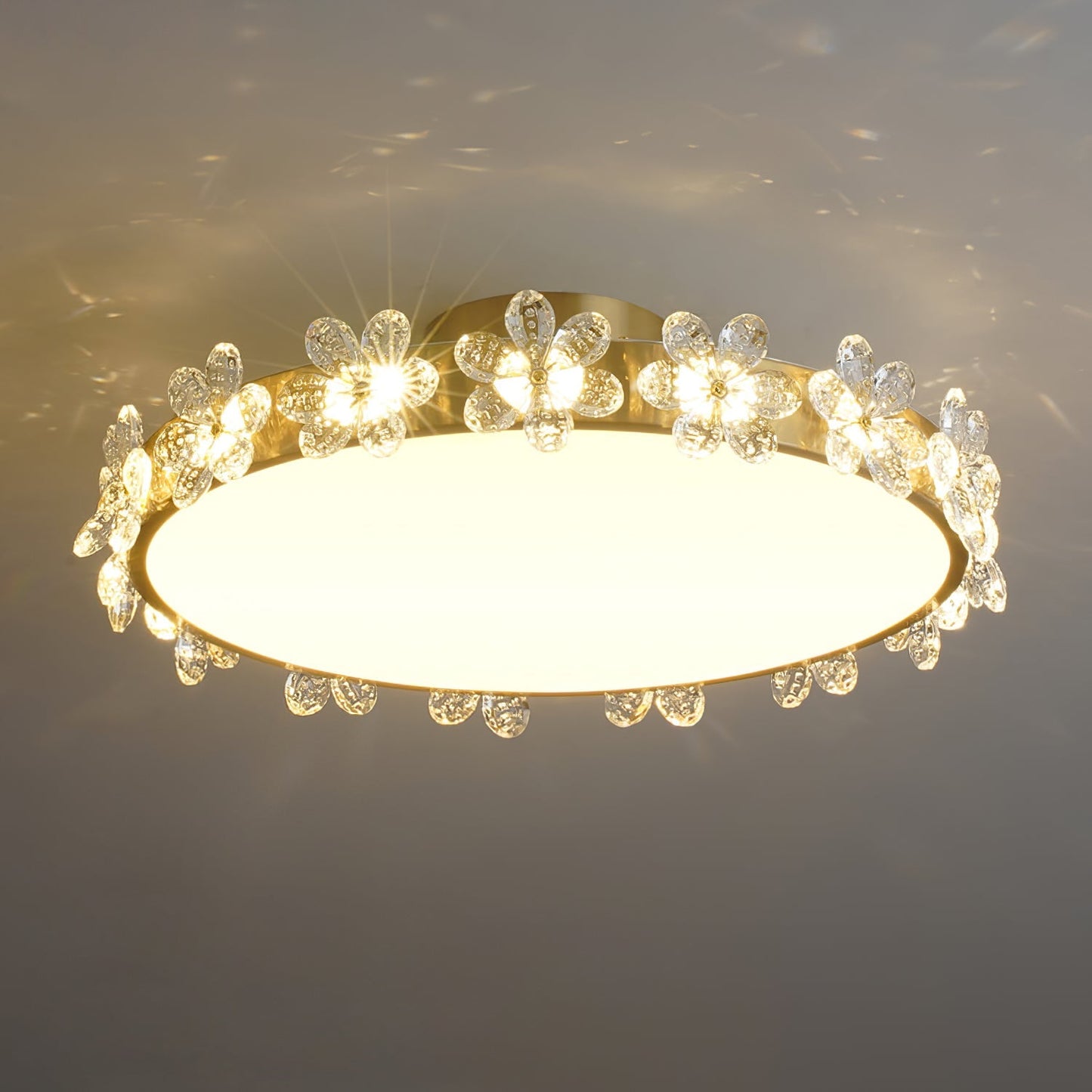 FloralCrystal - Loftlampe med krystalblade og subtil lysfordeling