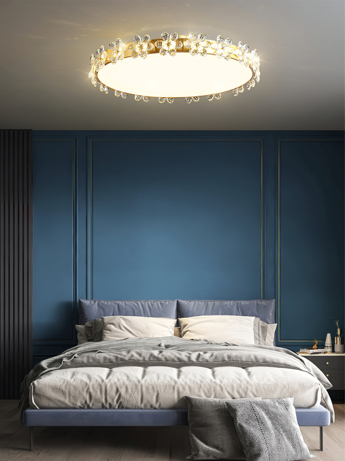 FloralCrystal - Loftlampe med krystalblade og subtil lysfordeling