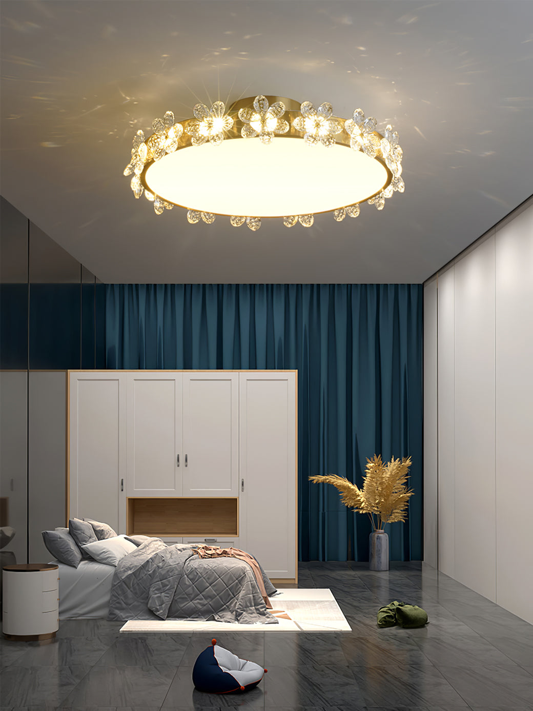 FloralCrystal - Loftlampe med krystalblade og subtil lysfordeling