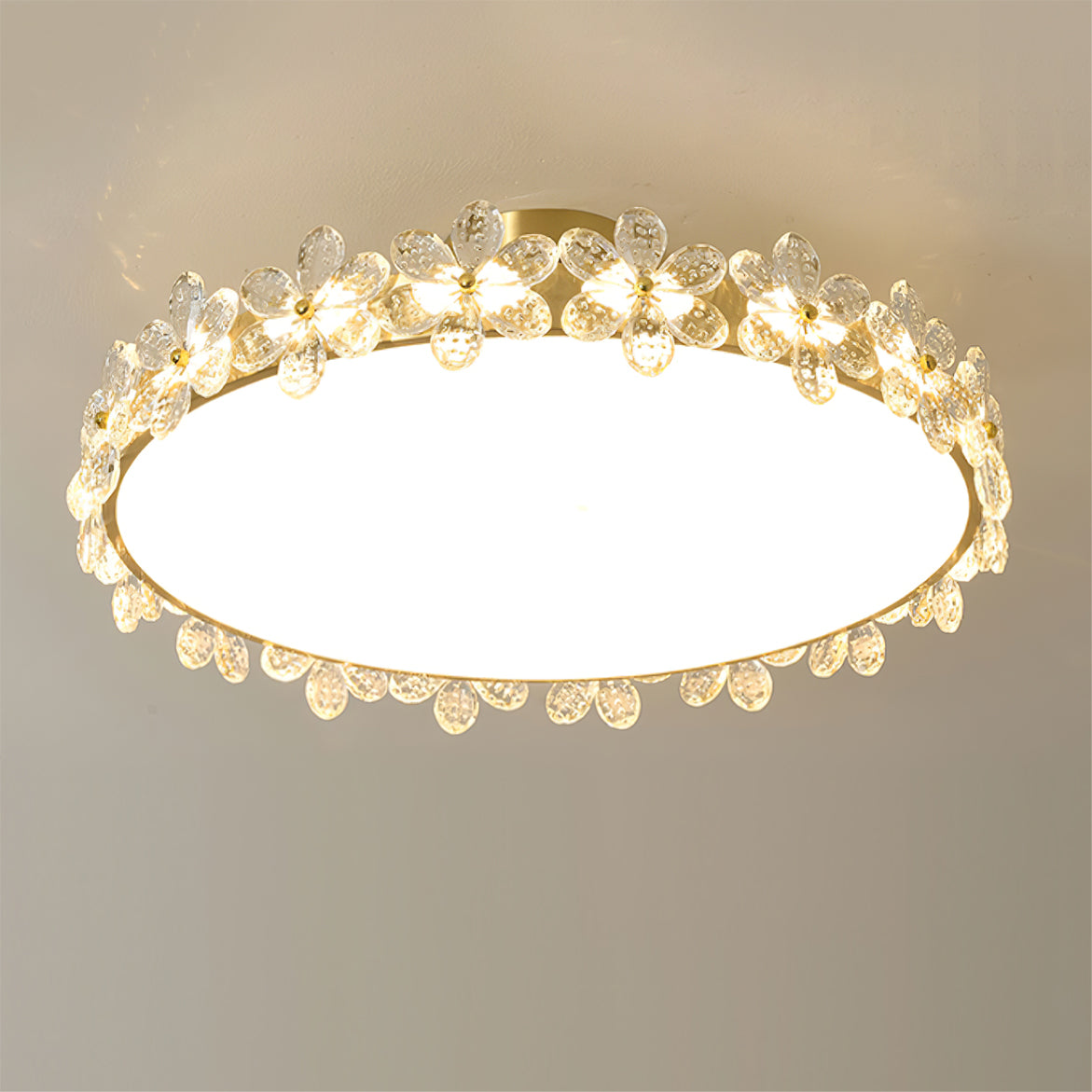 FloralCrystal - Loftlampe med krystalblade og subtil lysfordeling