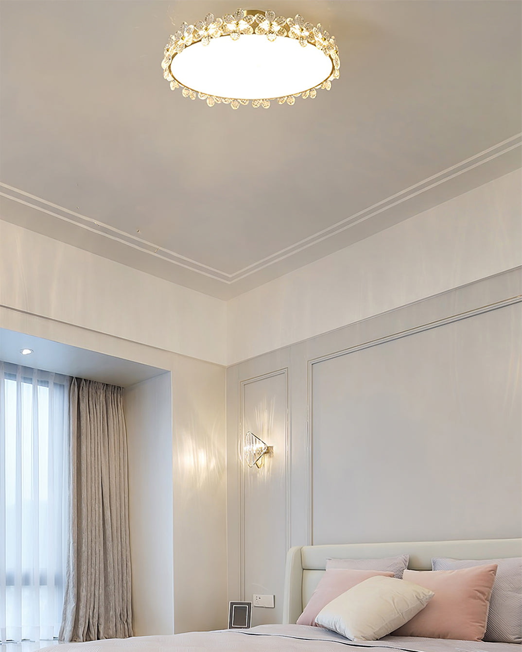 FloralCrystal - Loftlampe med krystalblade og subtil lysfordeling