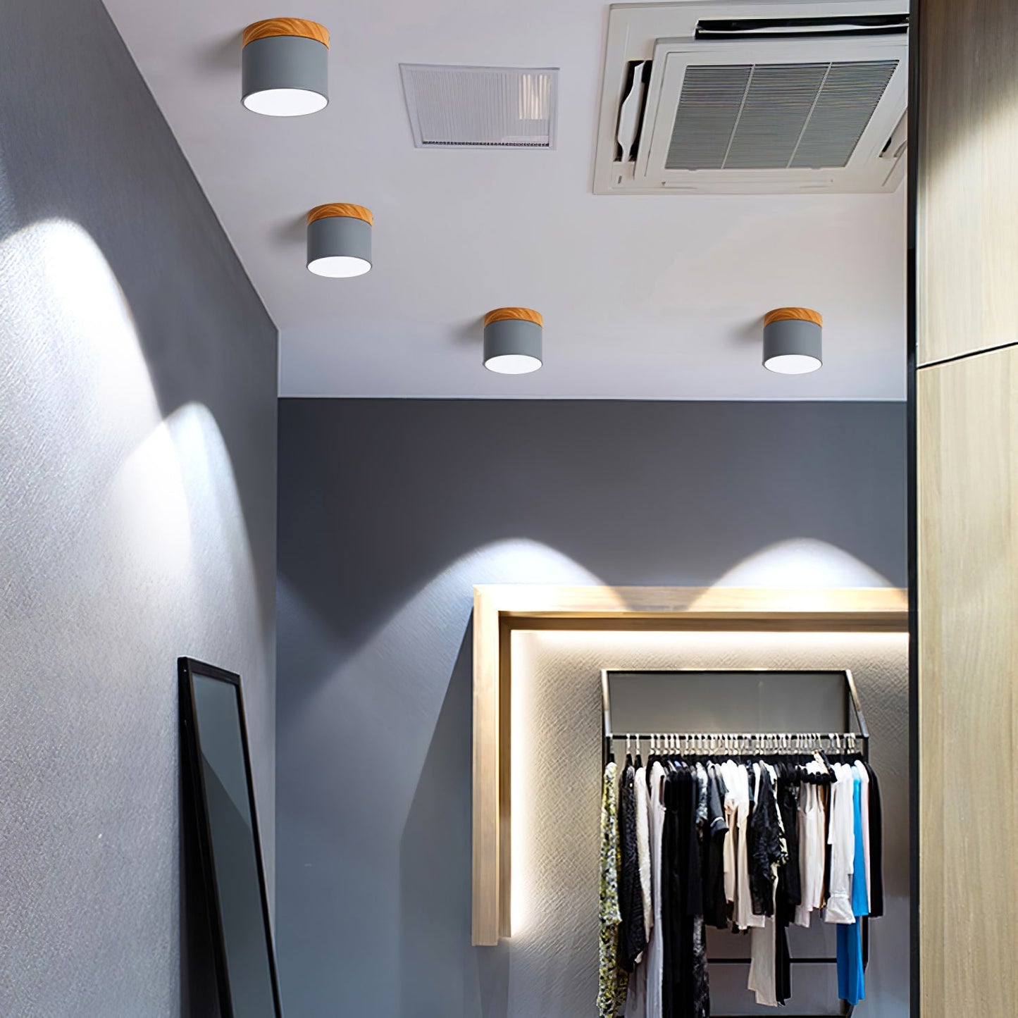 DirectLuxe - Loftspotlight med minimalistisk stil og præcis belysning