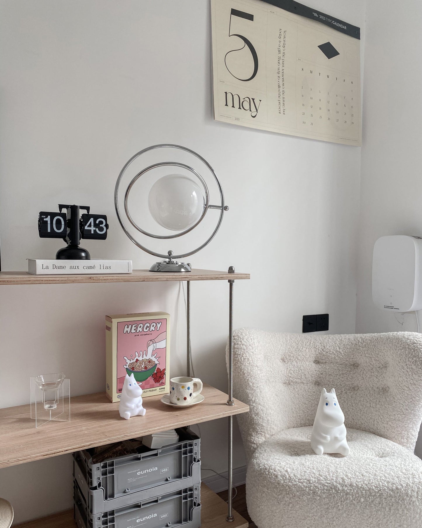 CosmicGlow - Table Lamp with Cosmic Design and Subtle Lighting