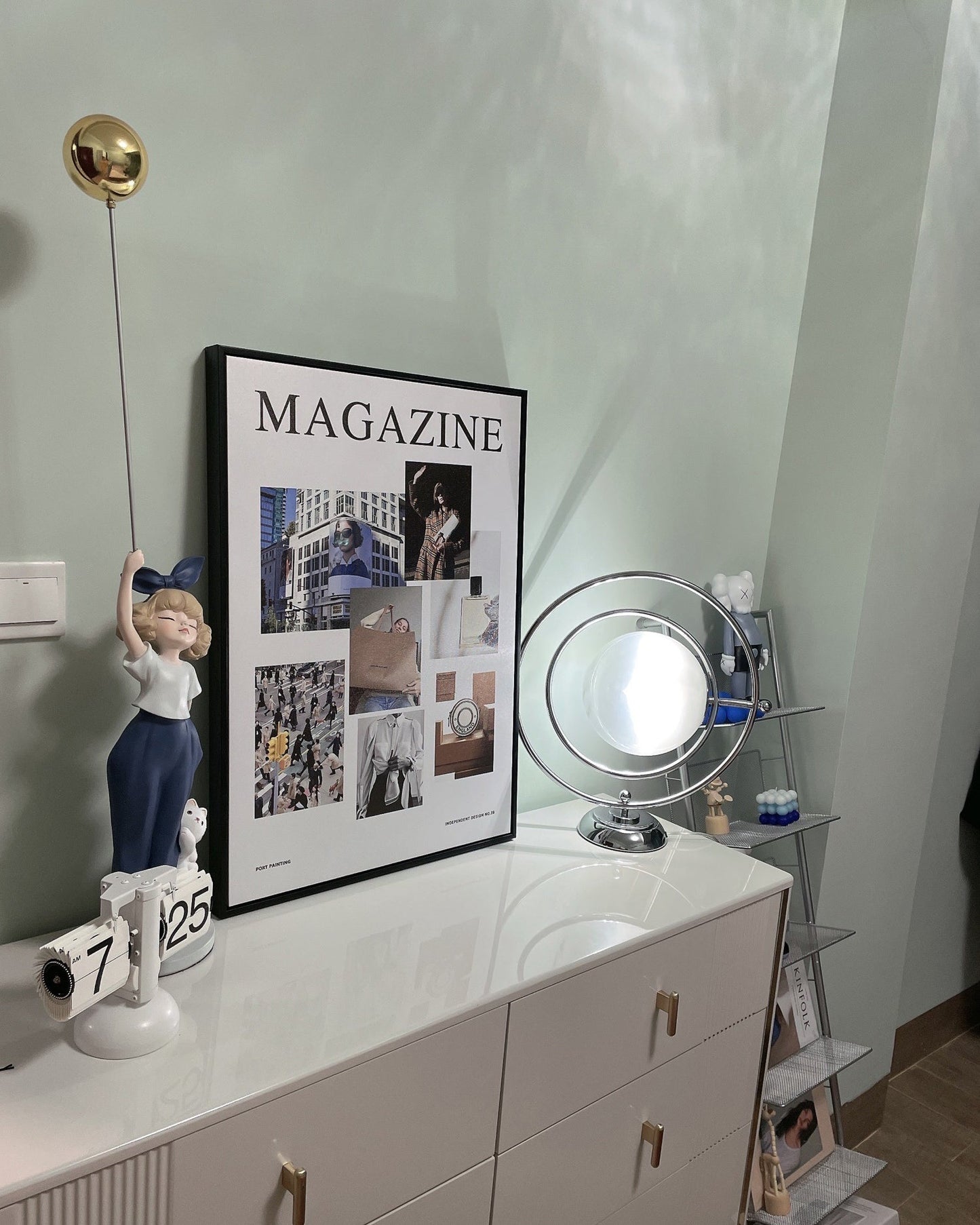 CosmicGlow - Table Lamp with Cosmic Design and Subtle Lighting