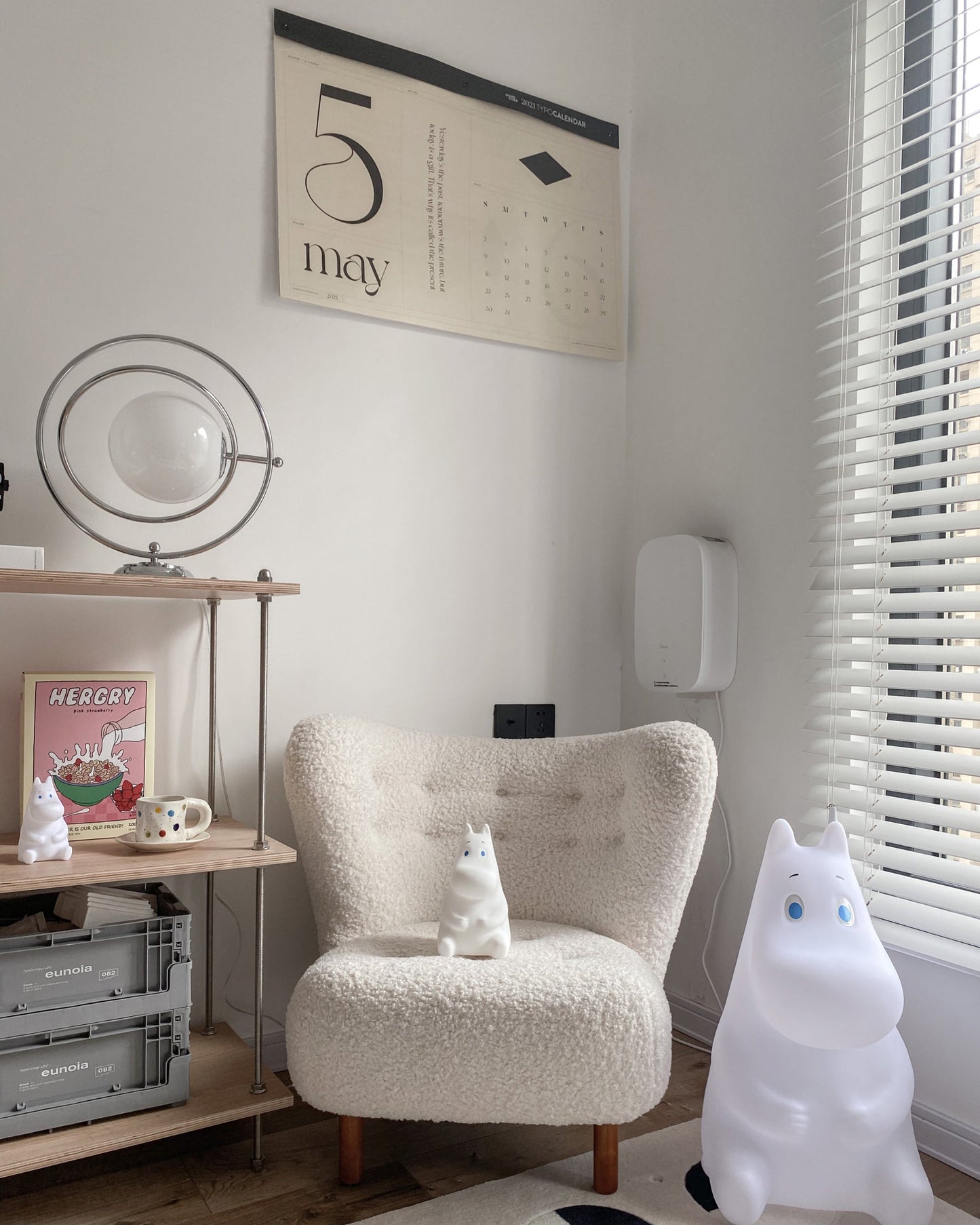 CosmicGlow - Table Lamp with Cosmic Design and Subtle Lighting