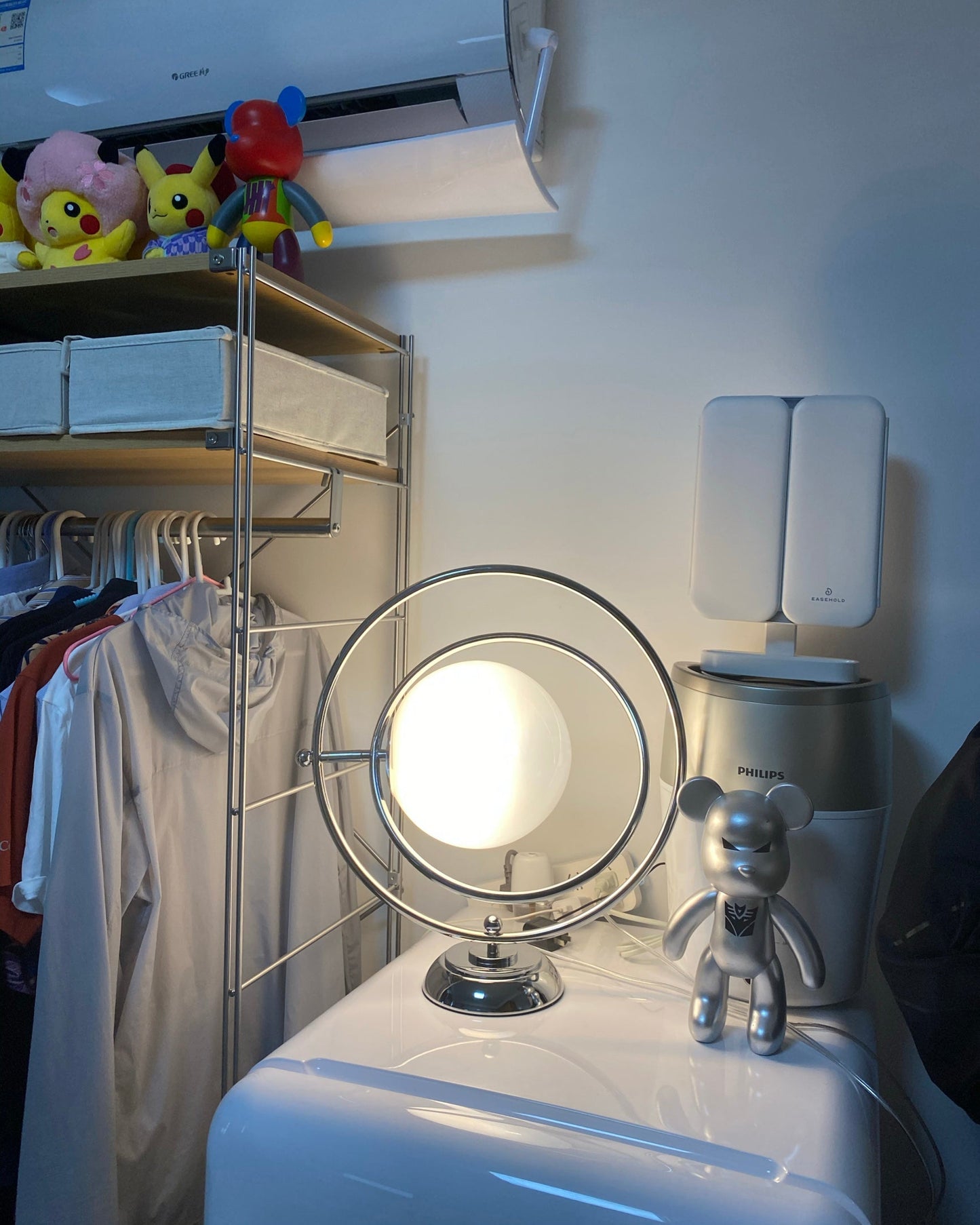 CosmicGlow - Table Lamp with Cosmic Design and Subtle Lighting