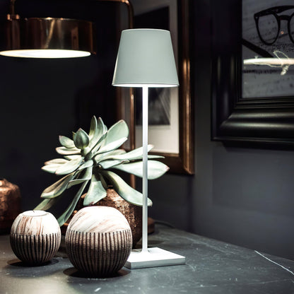 PoldLight – Modern LED Table Lamp with Charging Capability
