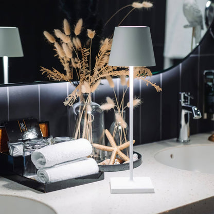 PoldLight – Modern LED Table Lamp with Charging Capability