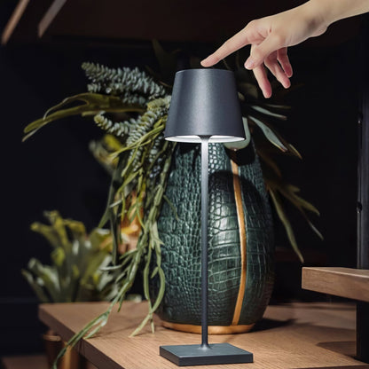 PoldLight – Modern LED Table Lamp with Charging Capability