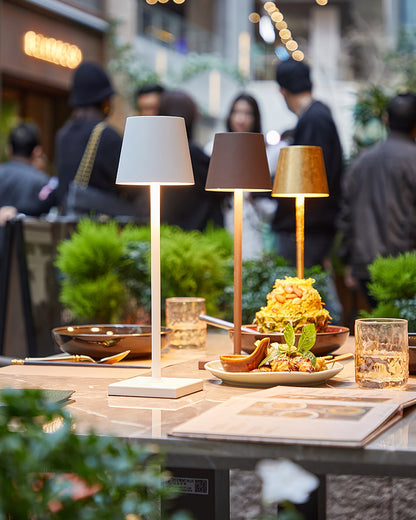 PoldLight – Modern LED Table Lamp with Charging Capability