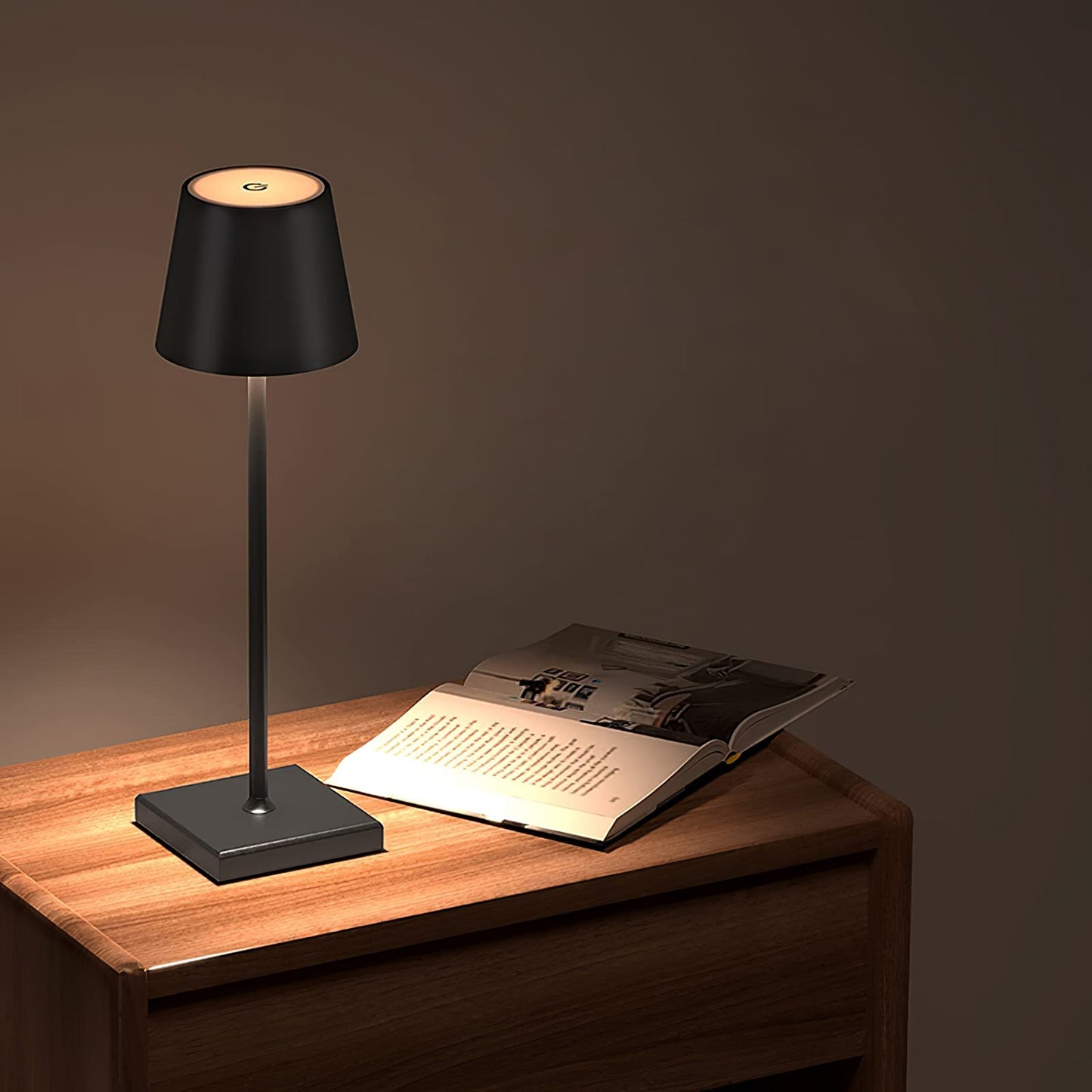 PoldLight – Modern LED Table Lamp with Charging Capability